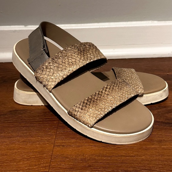 Vince Gray Snakeskin Scaly Leather Ankle Strap Platform Sandals Size 7.5 EUR 38 - Picture 1 of 6